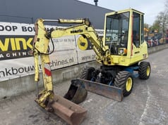 1992 Komatsu PC30 wheel excavator, front three-quarter view