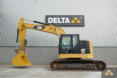 2017 Caterpillar 325FL crawler excavator, side view 2017 Caterpillar 325FL crawler excavator, side view