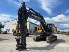 2019 Volvo EC380ENL crawler excavator, front three-quarter view 2019 Volvo EC380ENL crawler excavator, front three-quarter view