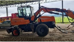 Gallmac WMW 115 wheel excavator side view