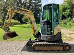 2013 Yanmar ViO25 mini excavator side view 2013 Yanmar ViO25 mini excavator side view