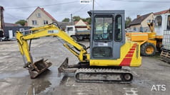 1992 Bobcat 231 mini excavator, side view