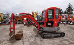 2011 Bobcat 425 EG mini excavator, side view