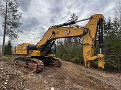 2022 Caterpillar 395-07A crawler excavator side view 2022 Caterpillar 395-07A crawler excavator side view