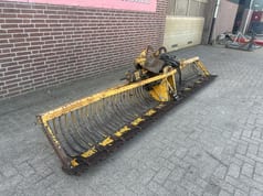 Maaikorf - Gebruikt basket attachment, angled view