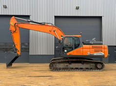 2022 Doosan DX225LC-7 crawler excavator, side profile view 2022 Doosan DX225LC-7 crawler excavator, side profile view