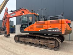 2017 Doosan DX300LC-5 crawler excavator, side view