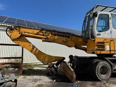 2011 Liebherr 924 wheel excavator side view 2011 Liebherr 924 wheel excavator side view