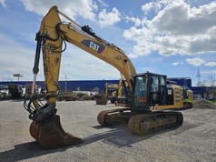 2015 Caterpillar 323EL crawler excavator, side view 2015 Caterpillar 323EL crawler excavator, side view
