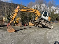 2006 Liebherr 924 COMPACT crawler excavator, side view