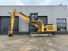 2015 Caterpillar 336F crawler excavator side view 2015 Caterpillar 336F crawler excavator side view