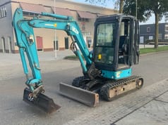2007 Airman AX30U-4 mini excavator, side view