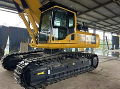 2023 Komatsu PC450-8 crawler excavator, side profile view 2023 Komatsu PC450-8 crawler excavator, side profile view