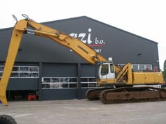 2014 Liebherr R974C material handler side profile view 2014 Liebherr R974C material handler side profile view