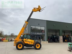2022 JCB 542-70 Agri Xtra telehandler side view