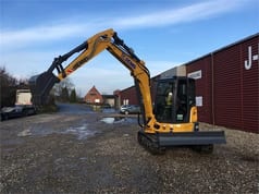 XCMG 5.7 Tons mini excavator, side view