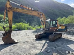 1998 Komatsu PC200-3 crawler excavator, side view 1998 Komatsu PC200-3 crawler excavator, side view