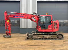 2017 Komatsu PC138US-11 crawler excavator, side view 2017 Komatsu PC138US-11 crawler excavator, side view