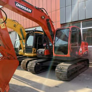 Doosan DX140LC-9C crawler excavator, front-side view Doosan DX140LC-9C crawler excavator, front-side view