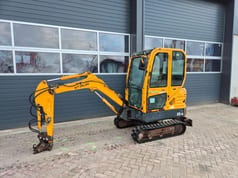 2017 Hyundai R16-9 mini excavator, side view 2017 Hyundai R16-9 mini excavator, side view