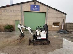 Bobcat E10Z mini excavator, side profile view Bobcat E10Z mini excavator, side profile view