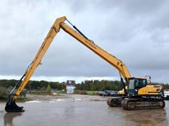 2016 Hyundai HX300LR long reach excavator side view 2016 Hyundai HX300LR long reach excavator side view