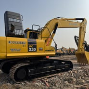 Escavadora de rastos Komatsu PC220-8 de 2023, vista lateral de perfil Escavadora de rastos Komatsu PC220-8 de 2023, vista lateral de perfil
