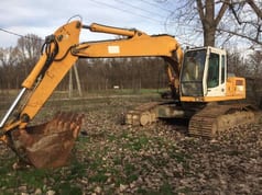 2000 Liebherr R 904 LITRONIC crawler excavator side view