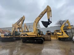 2000 Caterpillar 330BL crawler excavator, side view