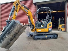 XCMG XE27E mini excavator, side view