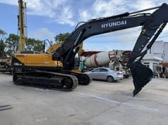 2020 Hyundai R330LC-9S crawler excavator side view 2020 Hyundai R330LC-9S crawler excavator side view