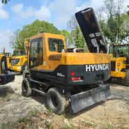 Hyundai 150W-9 wheel excavator rear view Hyundai 150W-9 wheel excavator rear view