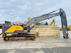 2021 Volvo EC300EL crawler excavator side view