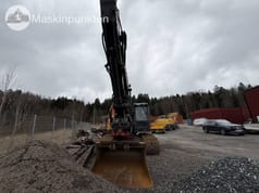 2016 Volvo EC250EL crawler excavator, front view