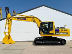 2025 Komatsu PC210-10M0 crawler excavator side view 2025 Komatsu PC210-10M0 crawler excavator side view