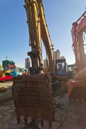 2014 Caterpillar E200B crawler excavator, front view of bucket and boom
