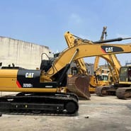Caterpillar 320D2 rupsgraafmachine uit 2022, zijaanzicht