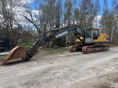 2003 Volvo EC290BNLC excavator side view 2003 Volvo EC290BNLC excavator side view