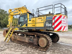 2015 Komatsu PC700LC-8EO crawler excavator side view