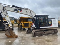 2017 Caterpillar 330F crawler excavator, side view 2017 Caterpillar 330F crawler excavator, side view