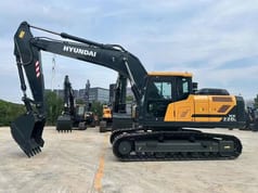 Hyundai HX220L crawler excavator, side profile view
