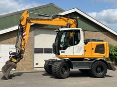 2015 Liebherr A914 wheel excavator, side view
