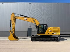 2025 Caterpillar 330GC crawler excavator side view 2025 Caterpillar 330GC crawler excavator side view