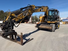 2016 Caterpillar 314 F wheel excavator, side view with fork attachment 2016 Caterpillar 314 F wheel excavator, side view with fork attachment
