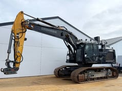 2020 Liebherr R930 LC V crawler excavator, side view