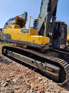 Volvo EC480E crawler excavator, side view