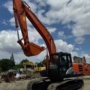 Hitachi ZX200-5G crawler excavator, side view