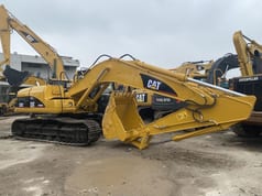2016 Caterpillar 320C crawler excavator side view