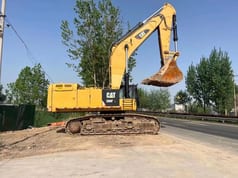 2024 Caterpillar 390F L crawler excavator, side profile view 2024 Caterpillar 390F L crawler excavator, side profile view