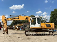 2007 Liebherr R924C crawler excavator, side profile view